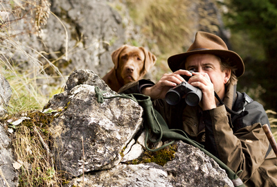 Leica Mann mit Hund und Geovid